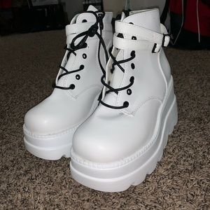 Combat boots